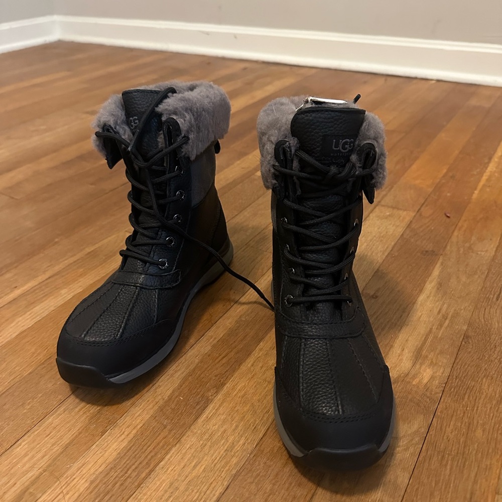 UGG Women's Black and Gray Winter Boots
